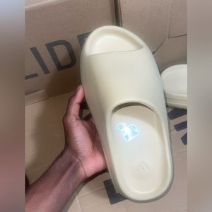 Yeezy slides brand new comes with box! Size men US 7